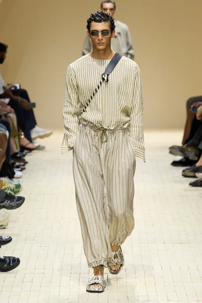 Look 37